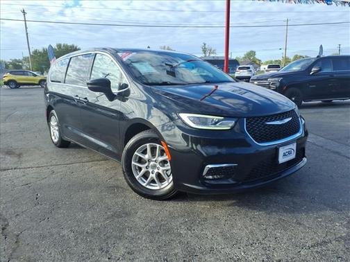 2023 Chrysler Pacifica Touring-L