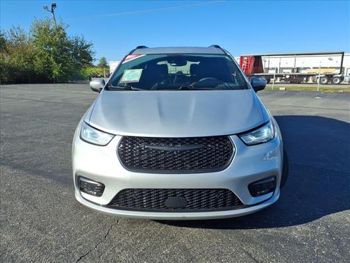 2023 Chrysler Pacifica Touring-L