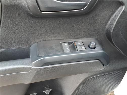 White 2022 Toyota Tacoma SR5