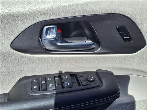 2024 Chrysler Pacifica Touring-L