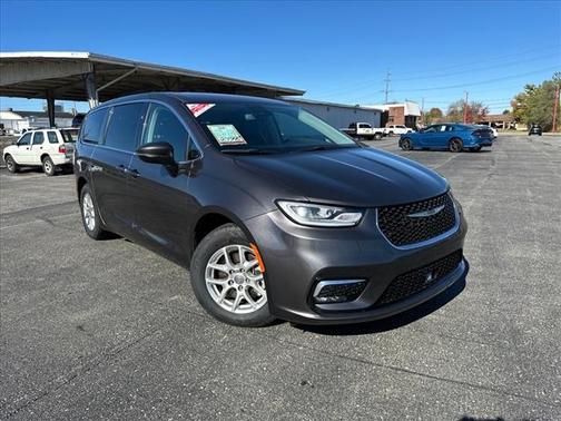 2023 Chrysler Pacifica Touring-L