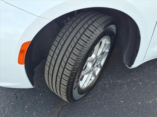 Bright White Clearcoat 2023 Chrysler Pacifica Touring-L