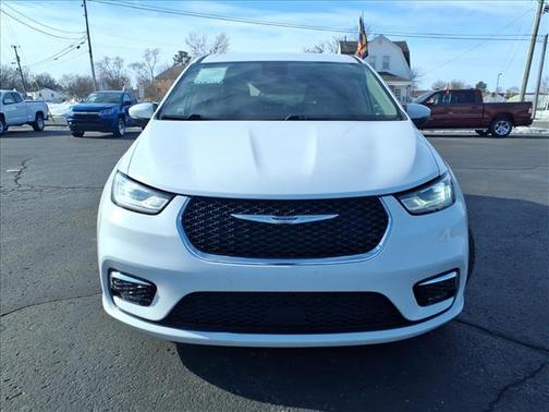 Bright White Clearcoat 2023 Chrysler Pacifica Touring-L