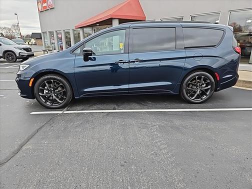 2024 Chrysler Pacifica Touring-L