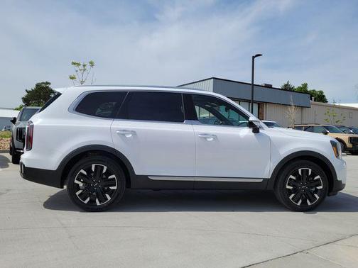 Glacial White Pearl 2024 Kia Telluride SX