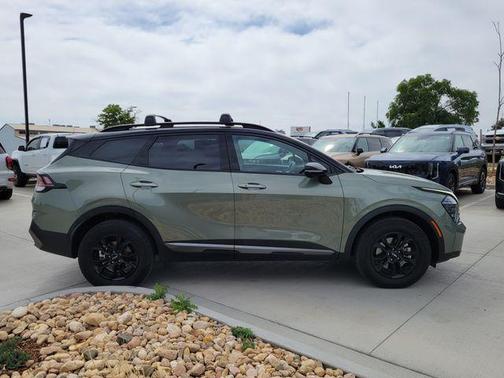 Jungle Green/Ebony Black Roof 2024 Kia Sportage S