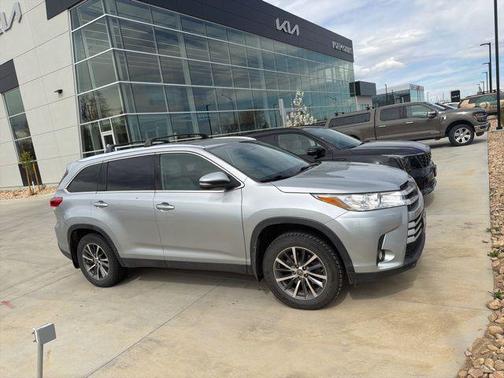 Celestial Silver Metallic 2019 Toyota Highlander XLE