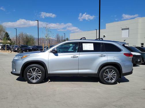 Celestial Silver Metallic 2019 Toyota Highlander XLE