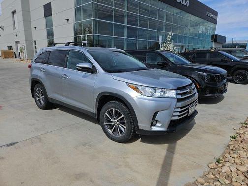 Celestial Silver Metallic 2019 Toyota Highlander XLE