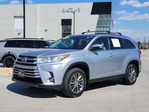 Celestial Silver Metallic 2019 Toyota Highlander XLE