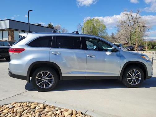 Celestial Silver Metallic 2019 Toyota Highlander XLE