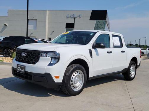 Oxford White 2025 Ford Maverick XL