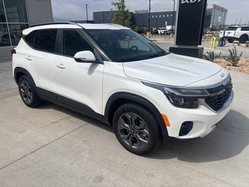 Snow White Pearl 2024 Kia Seltos S