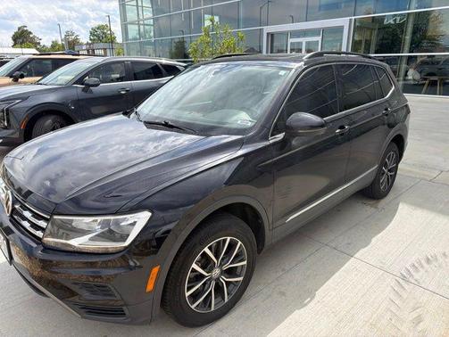 Deep Black 2020 Volkswagen Tiguan 2.0T SE 4MOTION