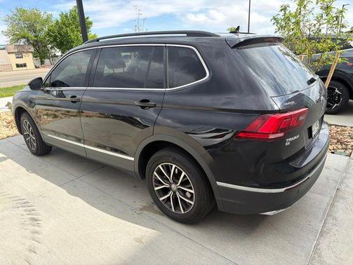 Deep Black 2020 Volkswagen Tiguan 2.0T SE 4MOTION