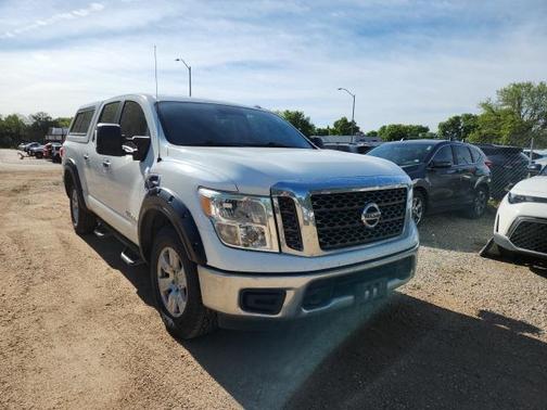2017 Nissan Titan SV