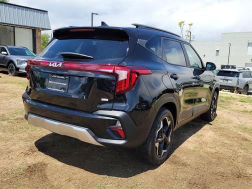 Fusion Black 2026 Kia Seltos S