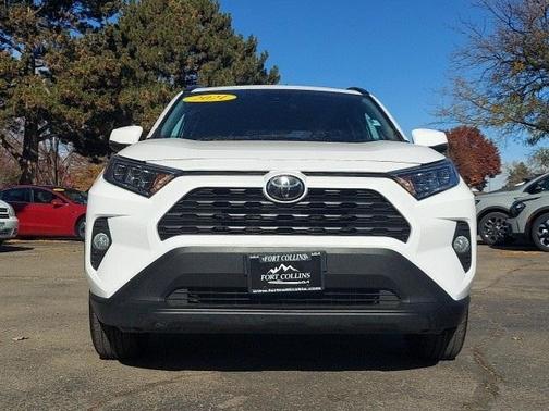 Photo 4 of 32 of 2021 Toyota RAV4 XLE