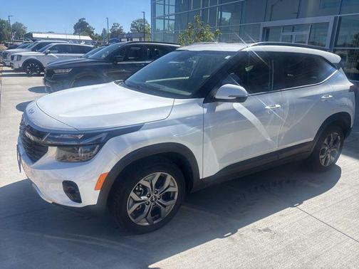 Snow White Pearl 2024 Kia Seltos S