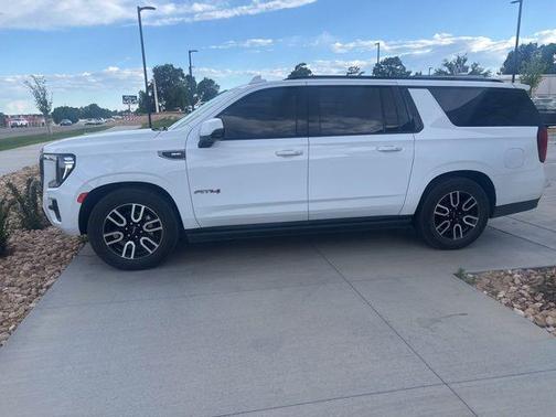 Summit White 2023 GMC Yukon XL 4WD AT4