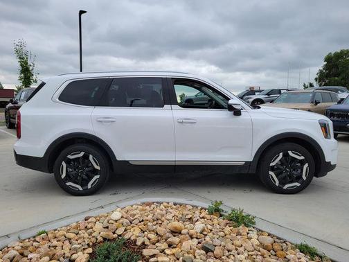 Glacial White Pearl 2025 Kia Telluride S