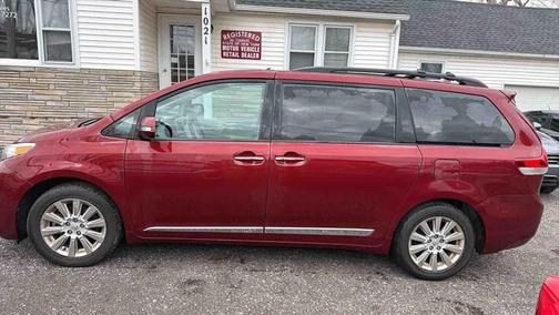 Salsa Red Pearl 2014 Toyota Sienna Limited