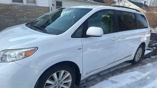 2016 Toyota Sienna LE