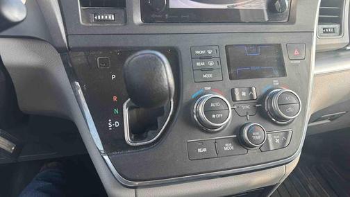 2016 Toyota Sienna LE