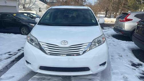 2016 Toyota Sienna LE