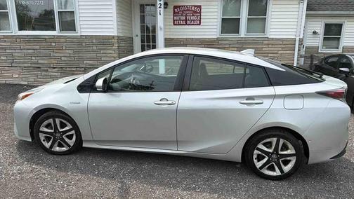 Classic Silver Metallic 2017 Toyota Prius Two Eco