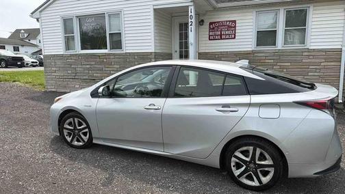 Classic Silver Metallic 2017 Toyota Prius Two Eco