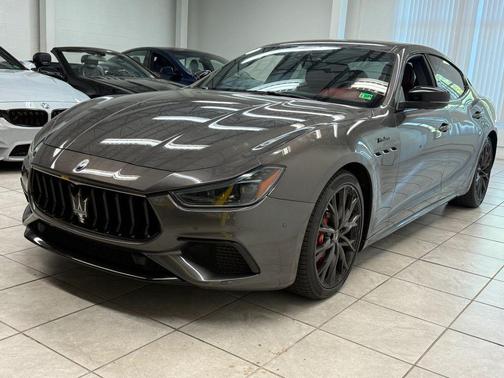 2022 Maserati Ghibli Modena Q4