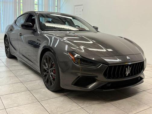 2022 Maserati Ghibli Modena Q4