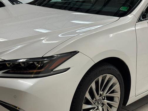 2019 Lexus ES 300h Luxury
