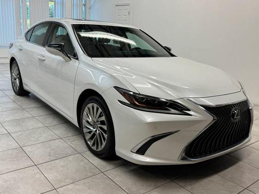 2019 Lexus ES 300h Luxury