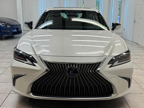 2019 Lexus ES 300h Luxury