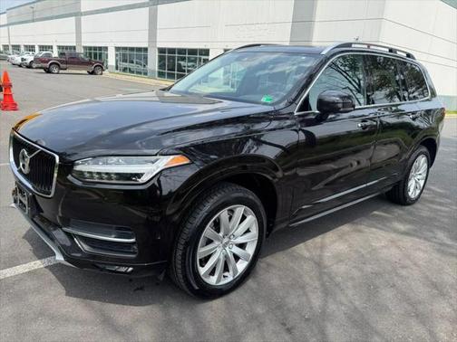 2017 Volvo XC90 T6 Momentum