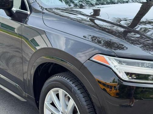 2017 Volvo XC90 T6 Momentum