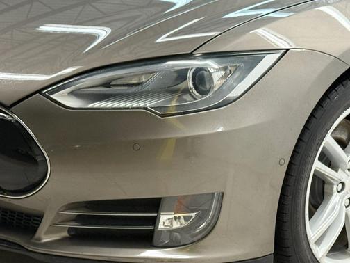 2015 Tesla Model S 70D