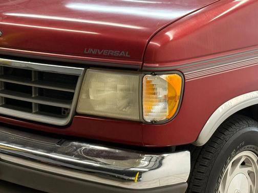 1996 Ford E150 Base