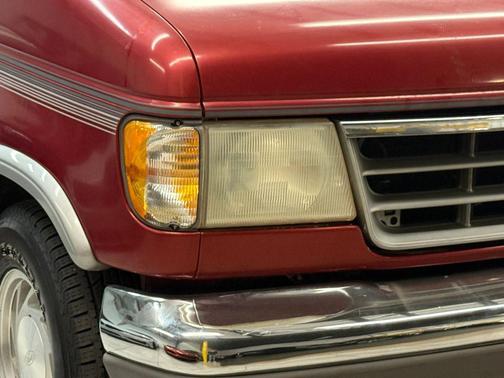 1996 Ford E150 Base
