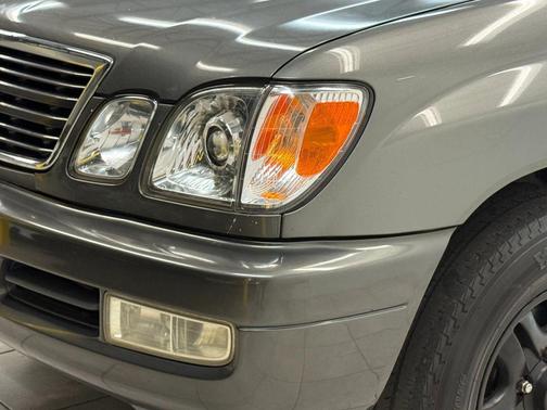 2002 Lexus LX 470 Base