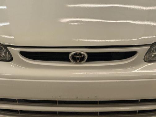 Super White 2000 Toyota Corolla VE