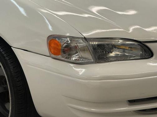 Super White 2000 Toyota Corolla VE