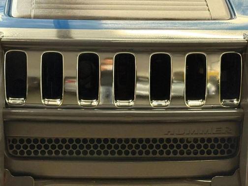 Superior Blue 2006 Hummer H3 Base