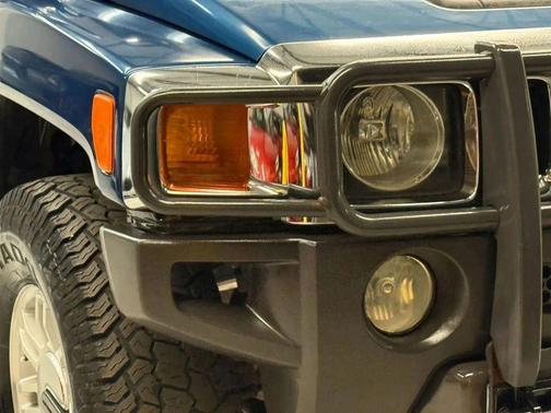 Superior Blue 2006 Hummer H3 Base