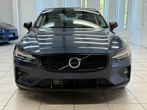 2021 Volvo S60 T5 Momentum