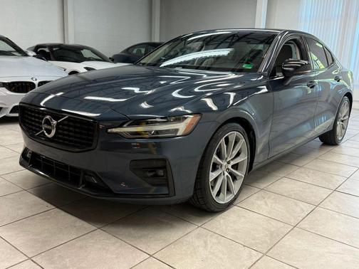 2021 Volvo S60 T5 Momentum