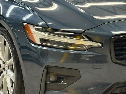 2021 Volvo S60 T5 Momentum