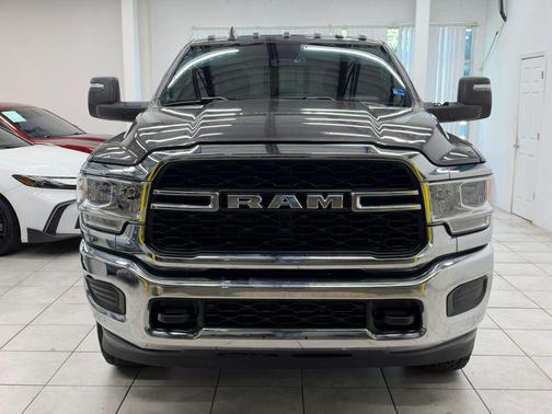 Granite Crystal Metallic Clearcoat 2023 RAM 2500 Tradesman Crew Cab 4x4 6'4' Box